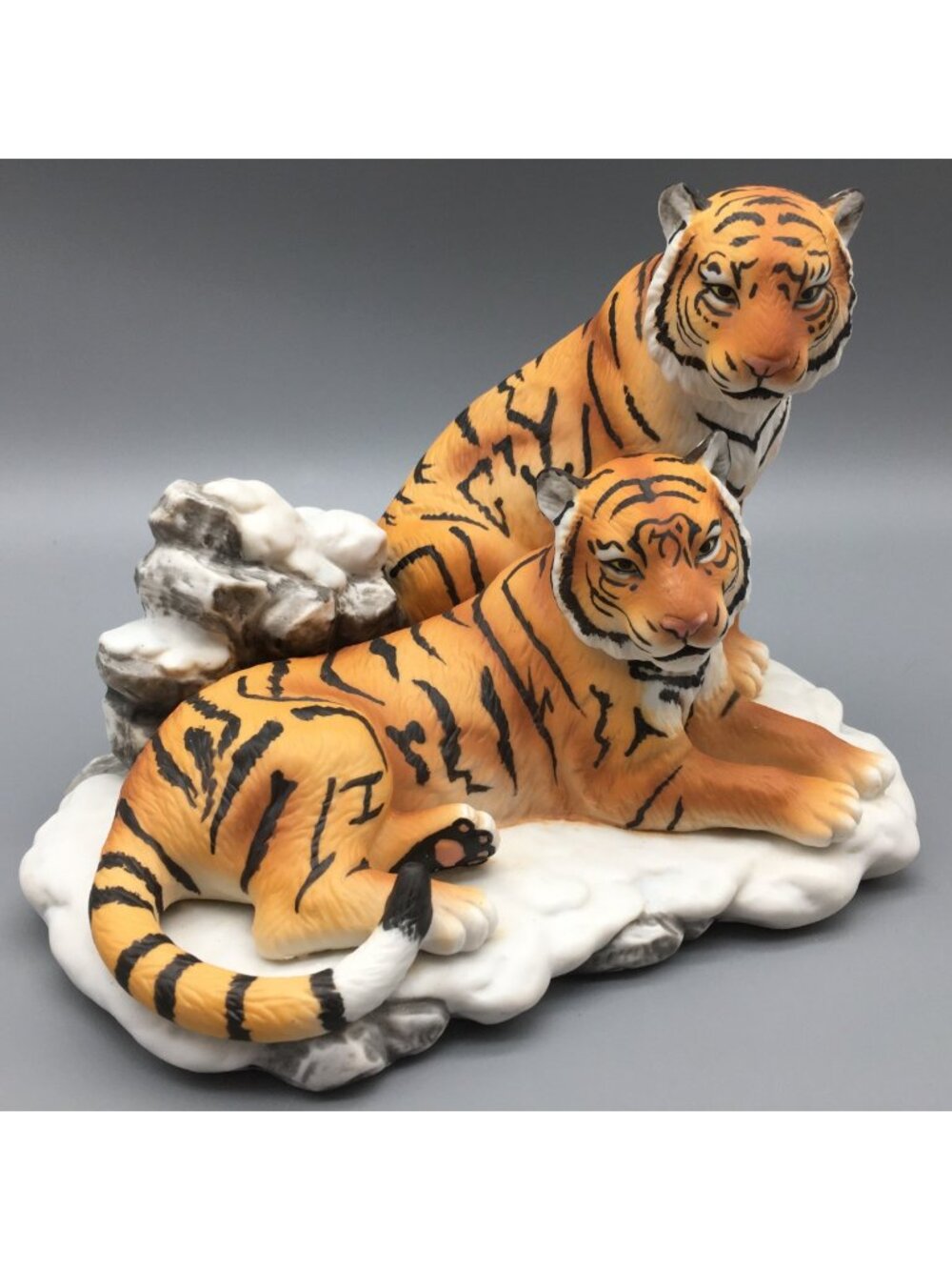 Vintage Homco Masterpiece Porcelain Siberian Tigers Figurine Endangered Species.